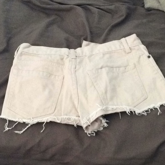 Women’s shorts. - Picture 2 of 3